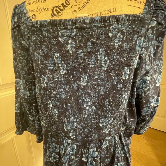 Super cute button down blouse - Picture 5 of 5